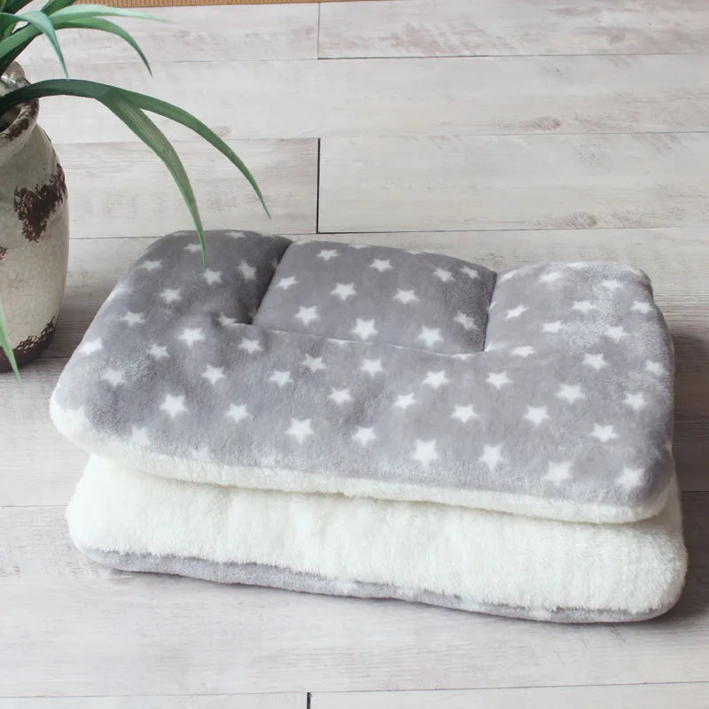 Manta de Forro Polar para Gatos — Suave, Cálida y Apta para Viajes